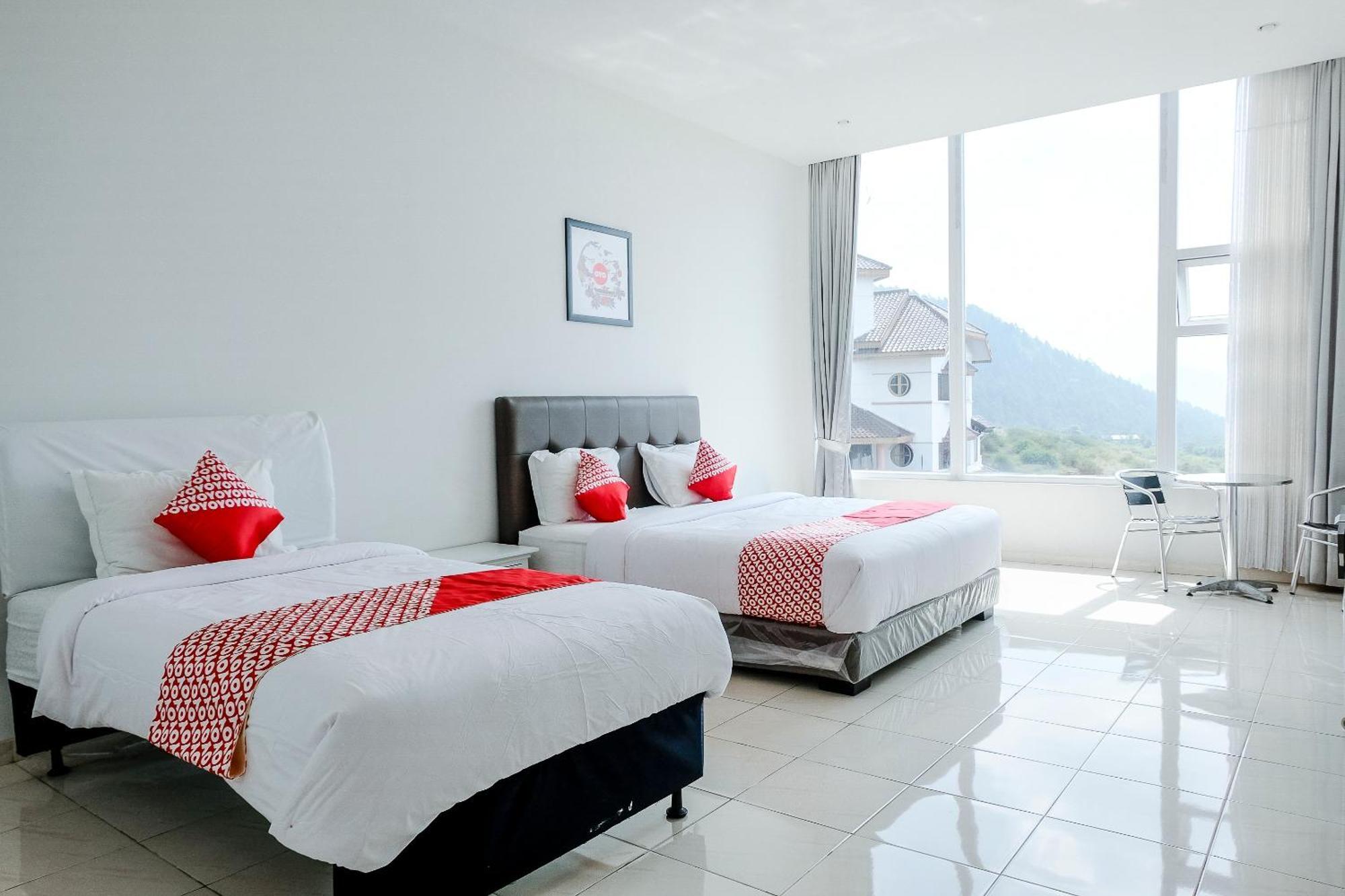 Oyo 1194 Villa Bukit Panderman Residence Batu  Exterior foto